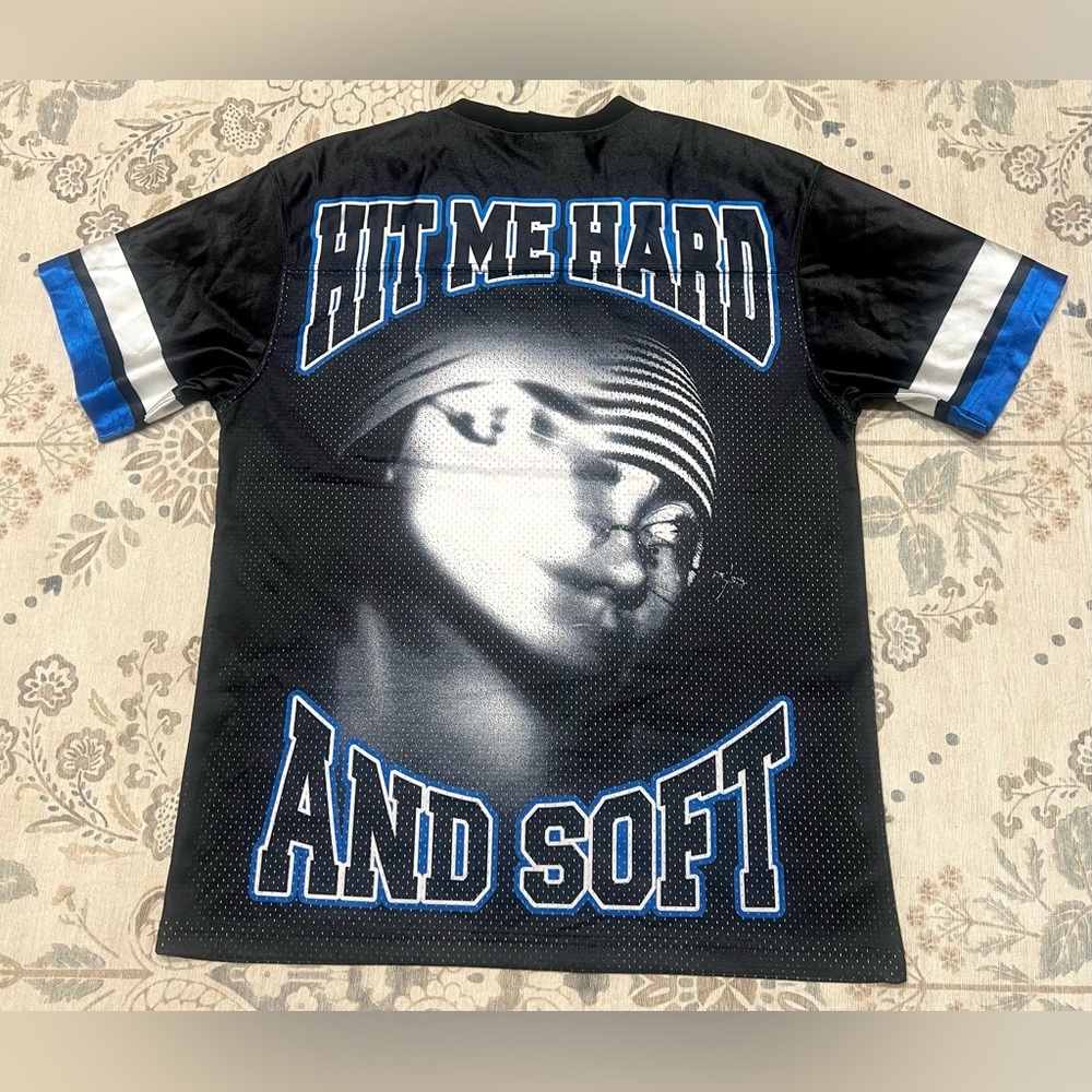 Billie Eilish Be Blue Hit Me Hard and Soft: The Tour Black Jersey Size Small - Picture 7 of 11